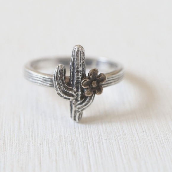 Jewelry - James Avery Silver Cactus blossom Ring